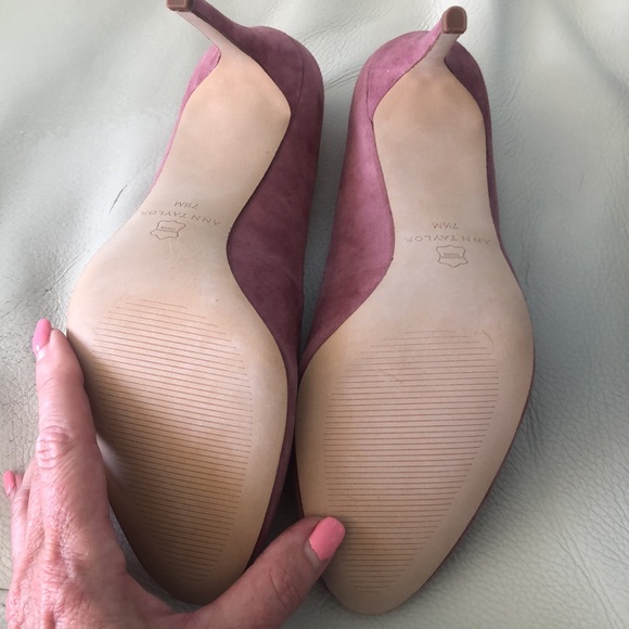 BN Ann Taylor suede pumps - Picture 4 of 4
